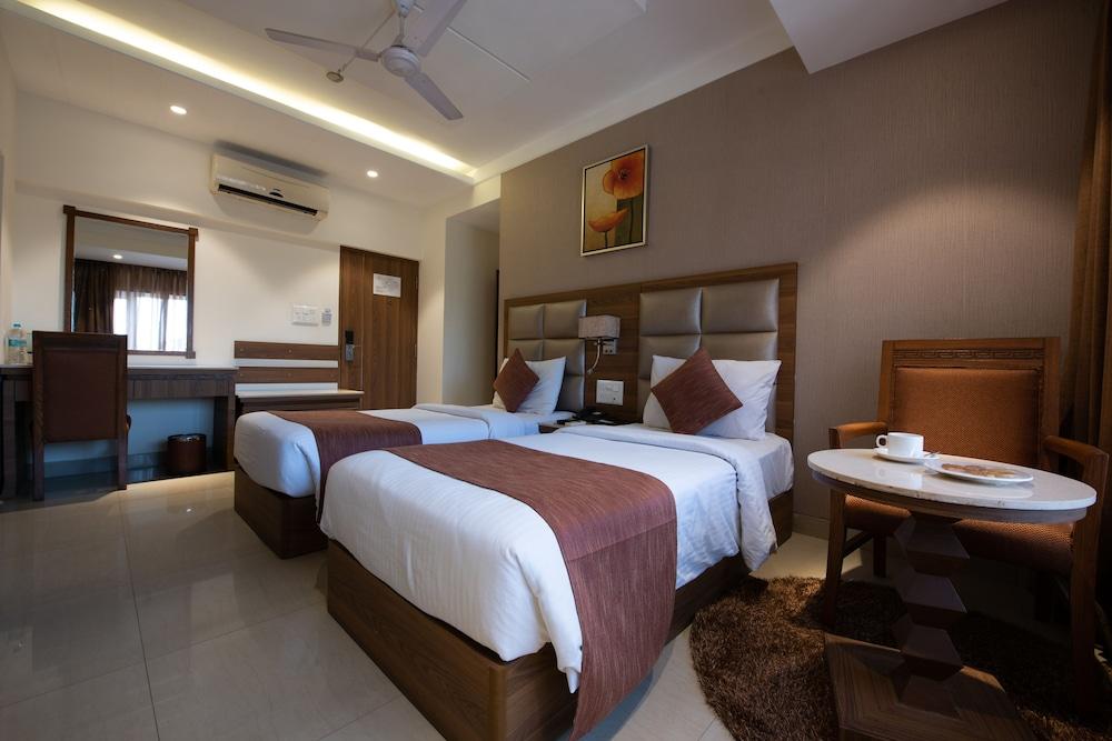 Treebo Trend Surya Nashik Hotel Bagian luar foto