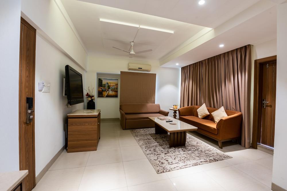 Treebo Trend Surya Nashik Hotel Bagian luar foto