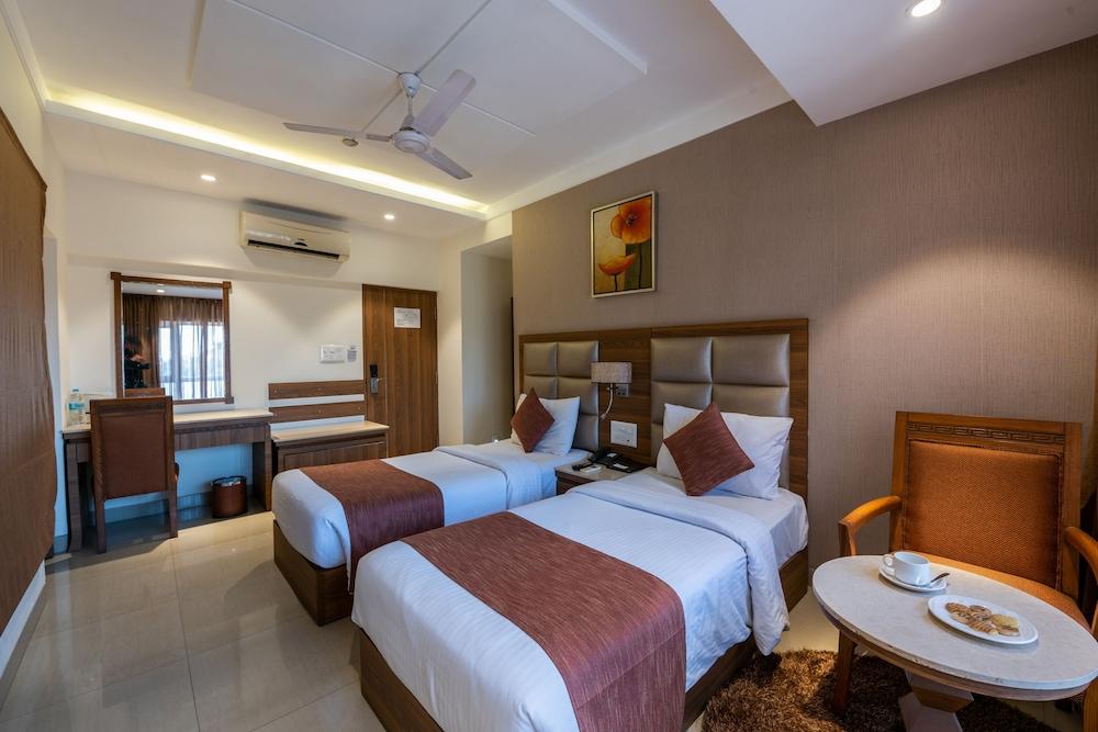 Treebo Trend Surya Nashik Hotel Bagian luar foto