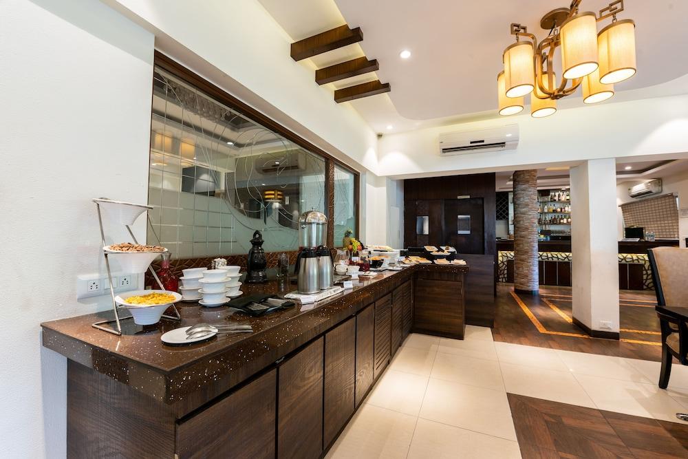 Treebo Trend Surya Nashik Hotel Bagian luar foto