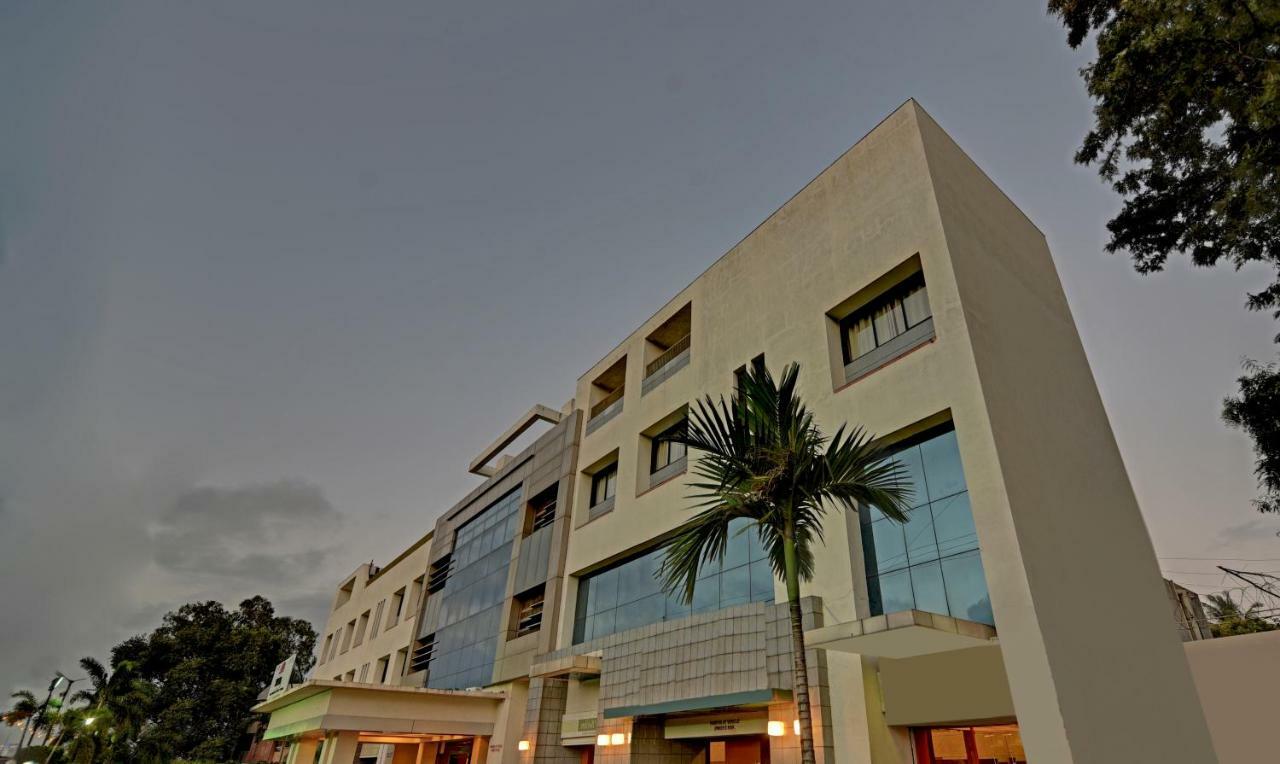 Treebo Trend Surya Nashik Hotel Bagian luar foto