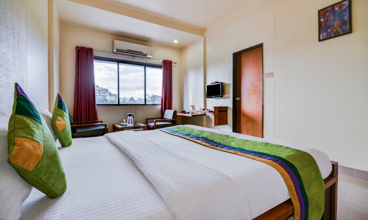 Treebo Trend Surya Nashik Hotel Bagian luar foto