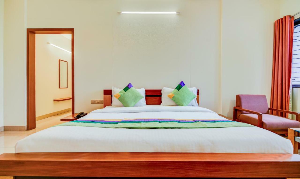 Treebo Trend Surya Nashik Hotel Bagian luar foto