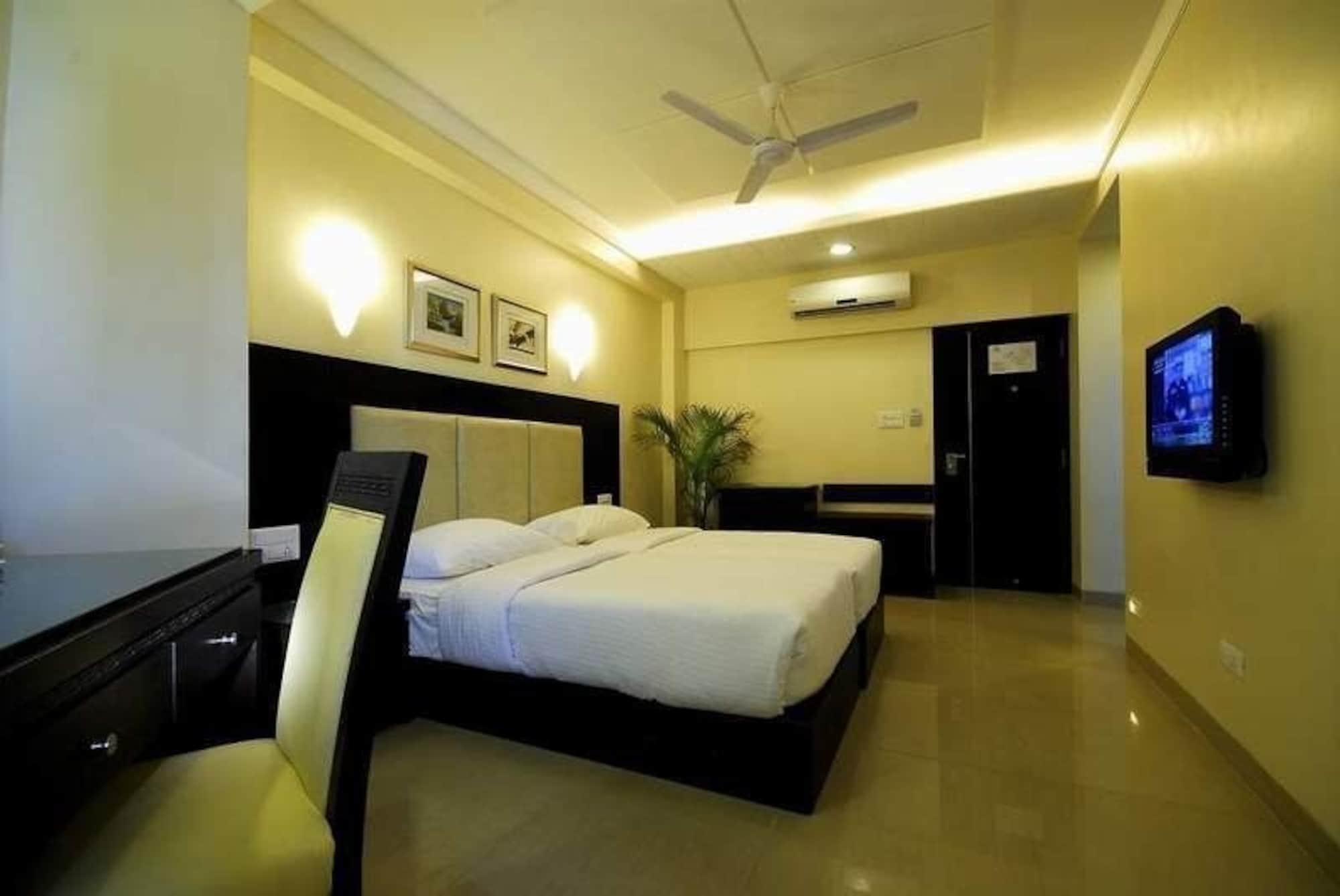 Treebo Trend Surya Nashik Hotel Bagian luar foto