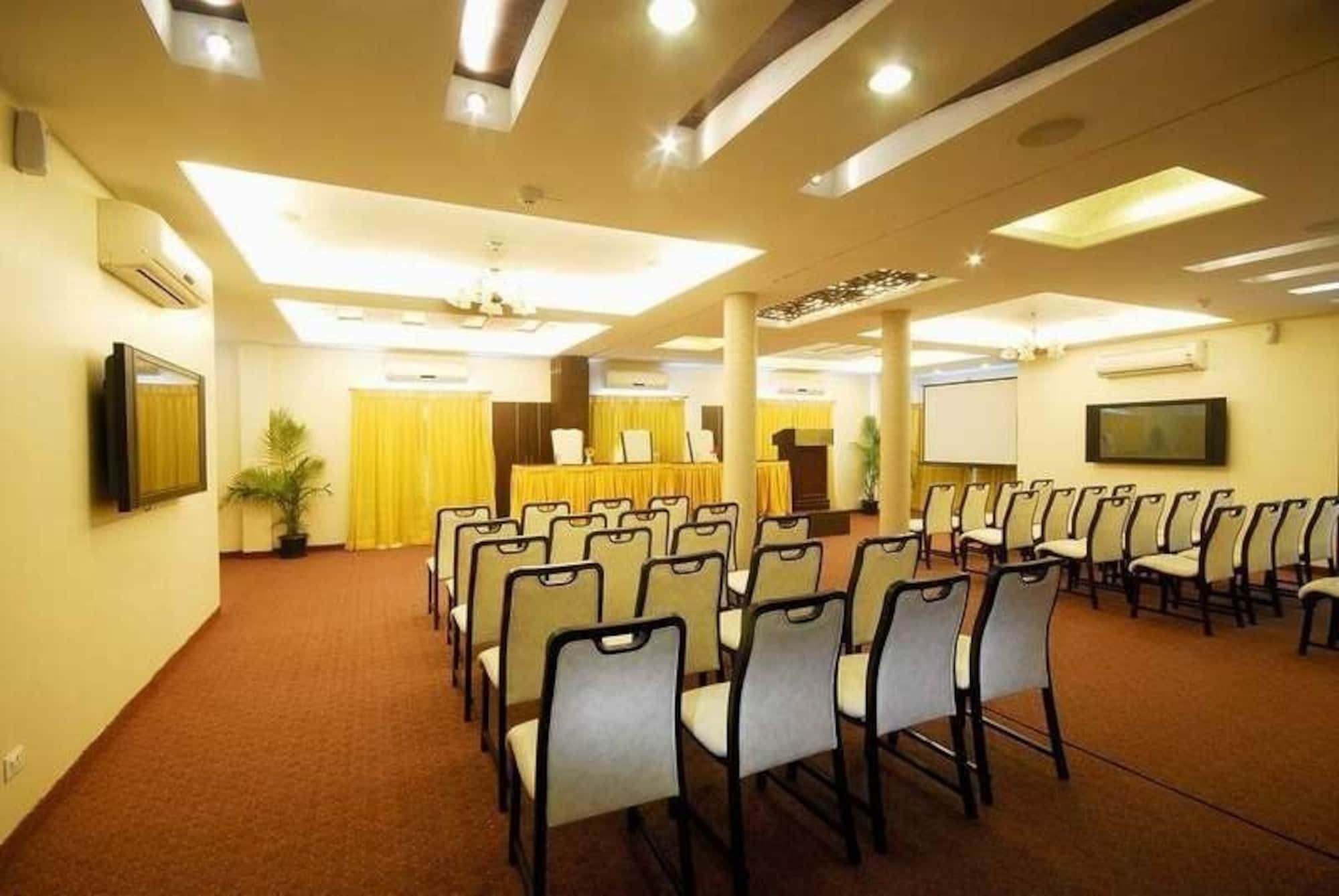 Treebo Trend Surya Nashik Hotel Bagian luar foto